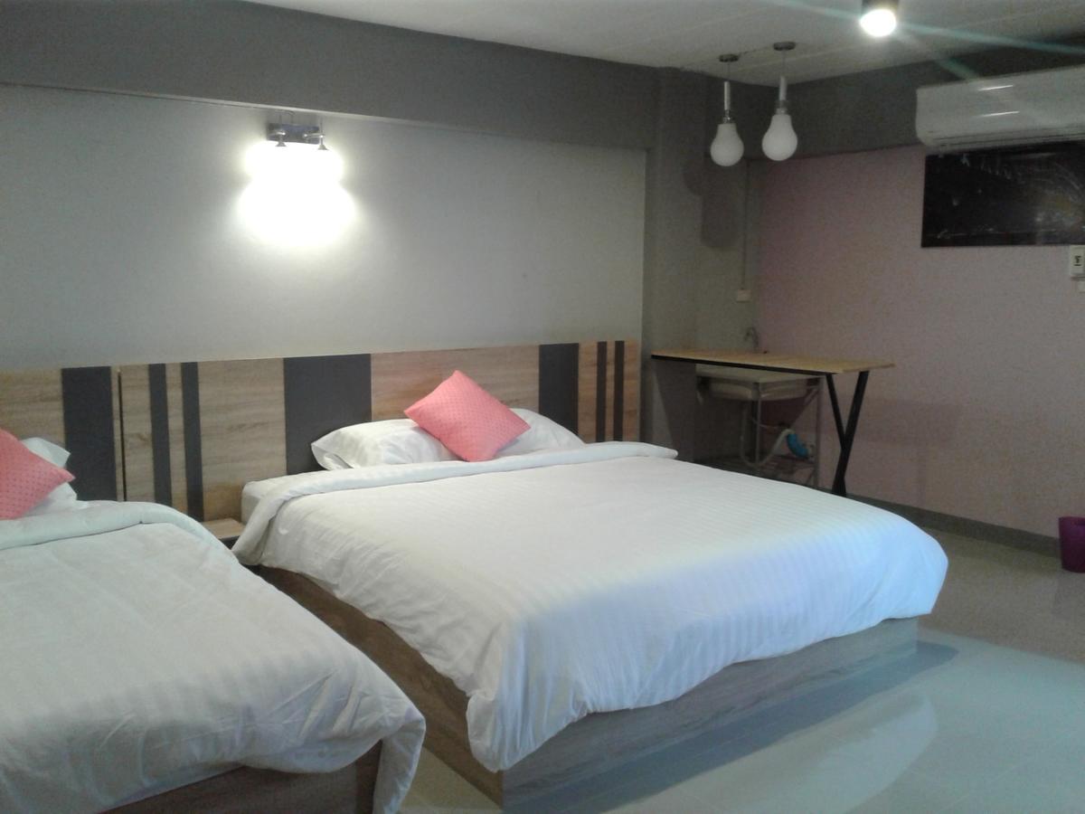 Rinrada Place Hotel ウボンラチャタニ エクステリア 写真
