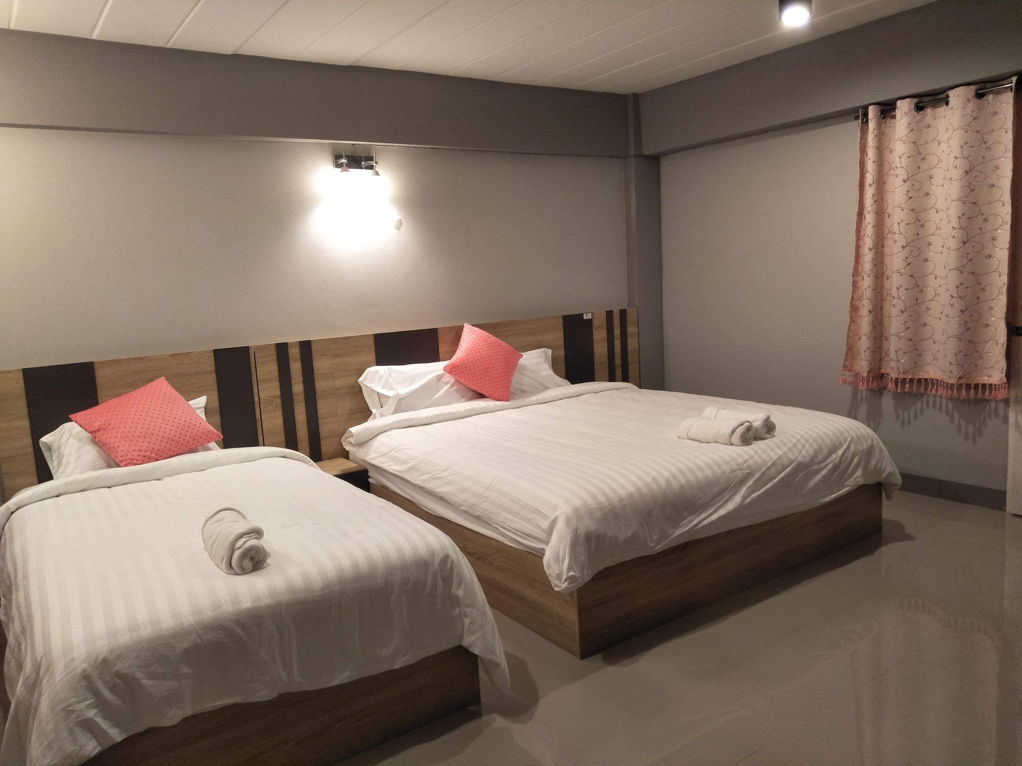 Rinrada Place Hotel ウボンラチャタニ エクステリア 写真
